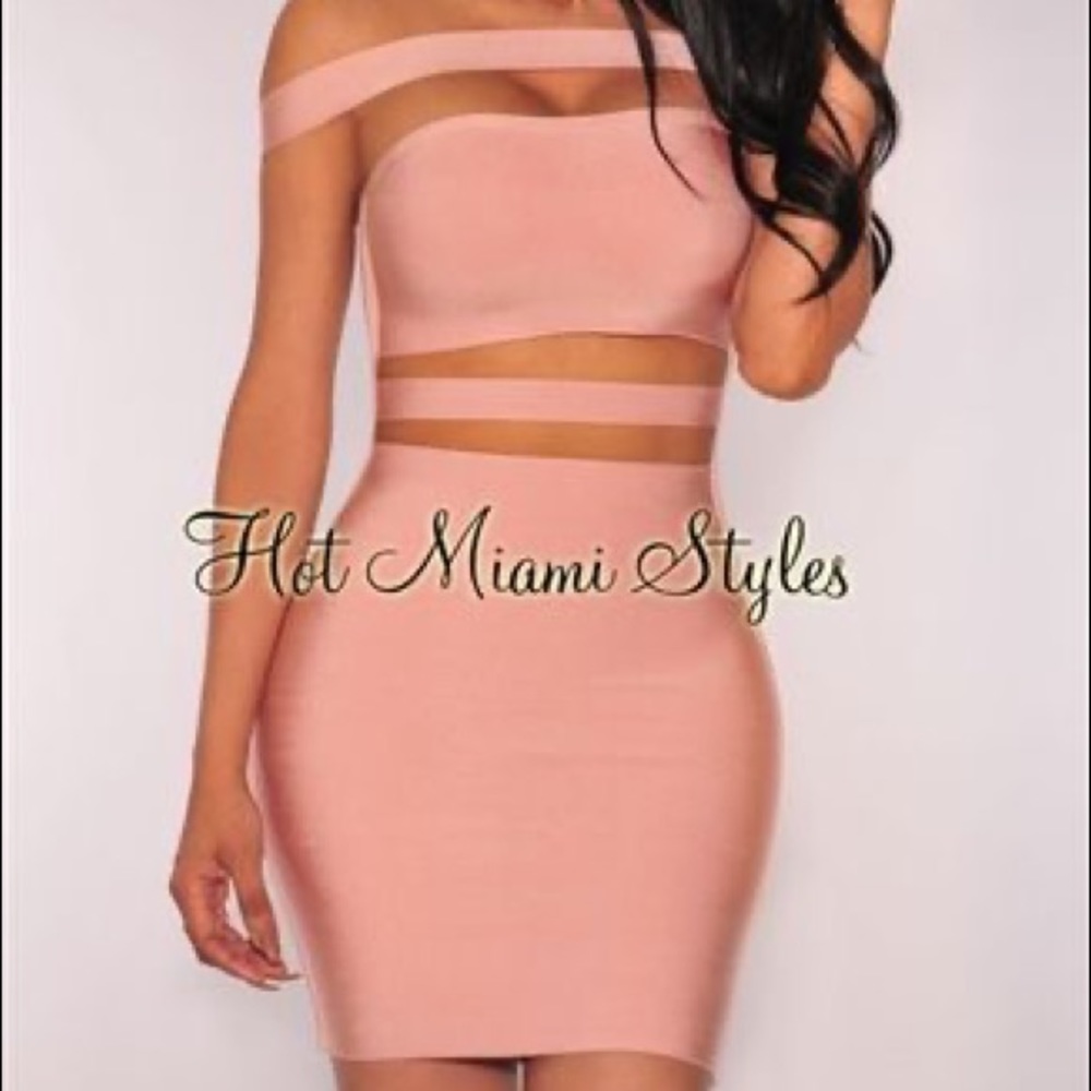 HOT MIAMI STYLES Blush Off Shoulder Bandage Dress